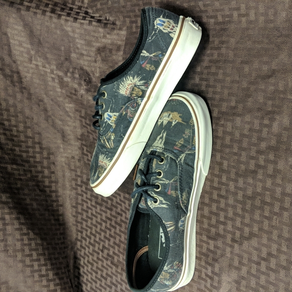 Vans - Picture 9 of 15